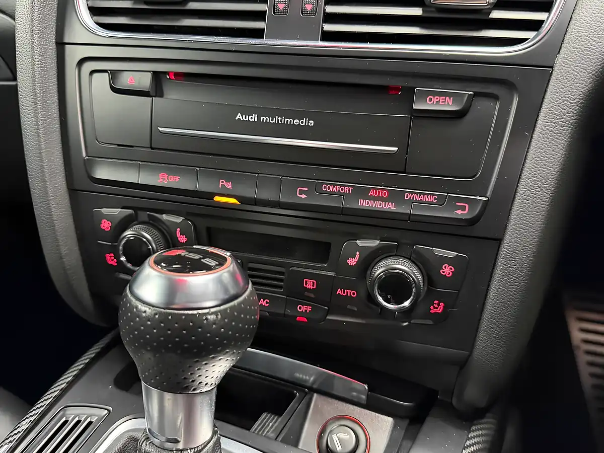 Used 2011 Audi RS5 Coupe Sepang Crystal Blue - Interior and Exterior details 15