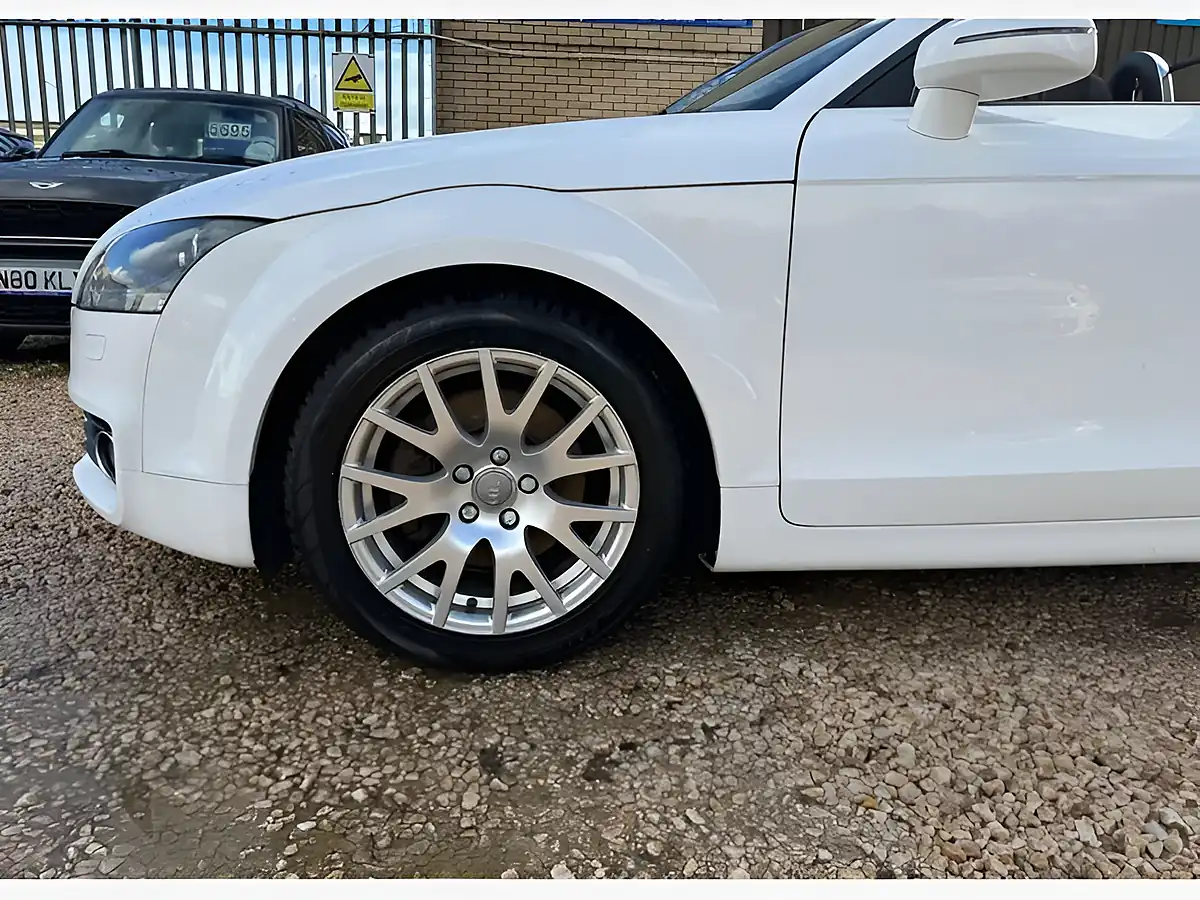 Used 2011 Audi Tt White - Interior and Exterior details 13