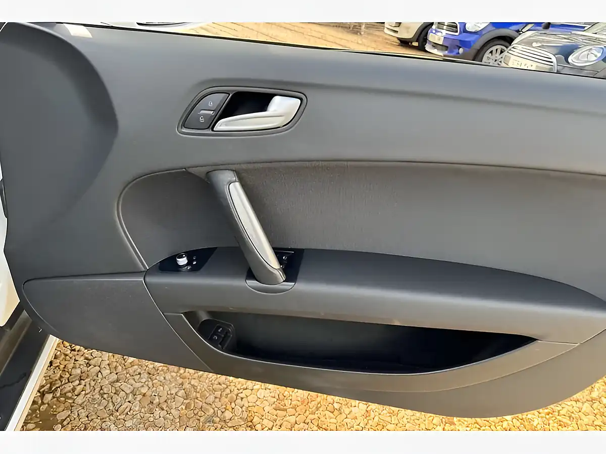 Used 2011 Audi Tt White - Interior and Exterior details 16