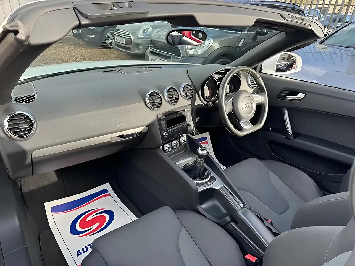 Used 2011 Audi Tt White - Interior and Exterior details 18
