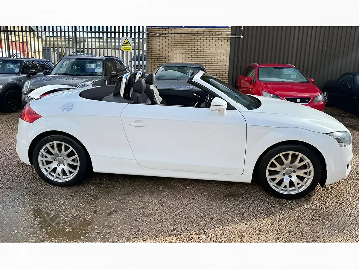 Used 2011 Audi Tt White - Interior and Exterior details 5