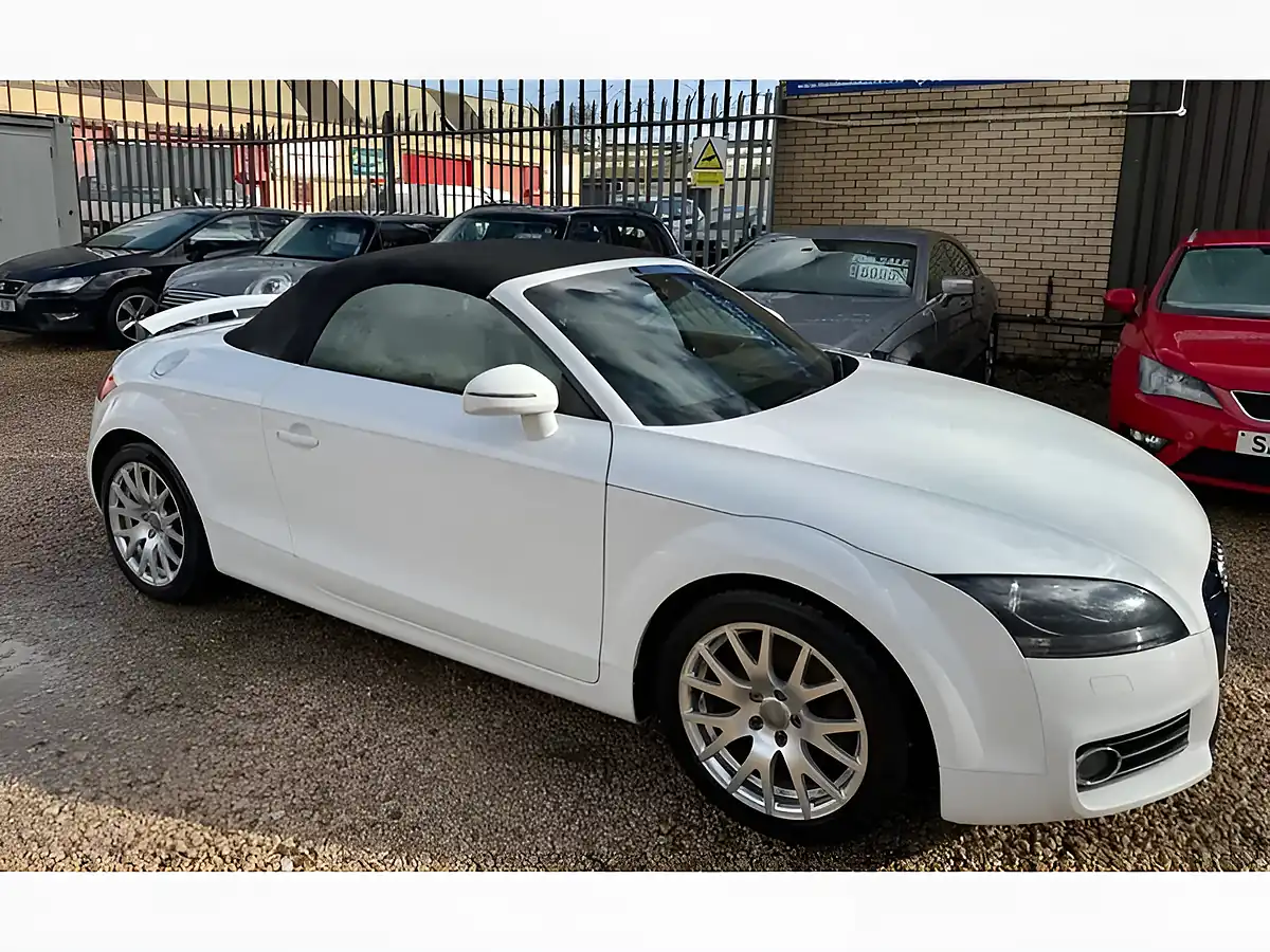 Used 2011 Audi Tt White - Interior and Exterior details 9