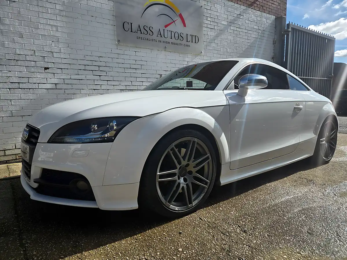Used 2011 Audi Tts Black Edition White - Interior and Exterior details 4