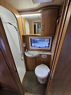 Used 2011 Auto-Trail Apache 634 4 Berth White - Interior and Exterior details 14