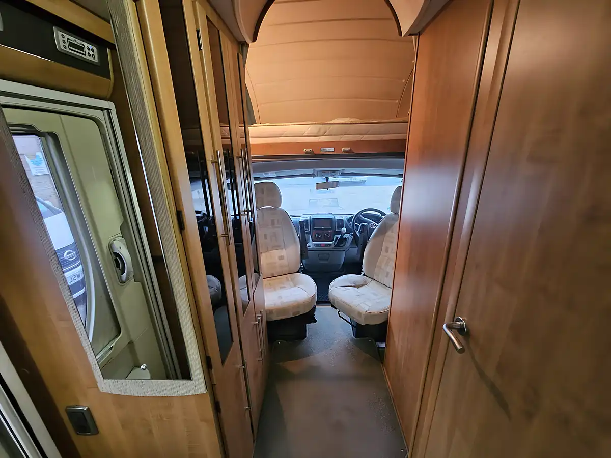 Used 2011 Auto-Trail Apache 634 4 Berth White - Interior and Exterior details 16