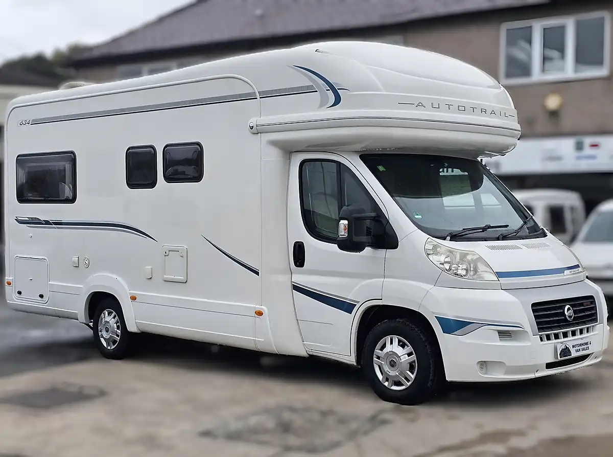 Used 2011 Auto-Trail Apache 634 4 Berth White - Interior and Exterior details 2