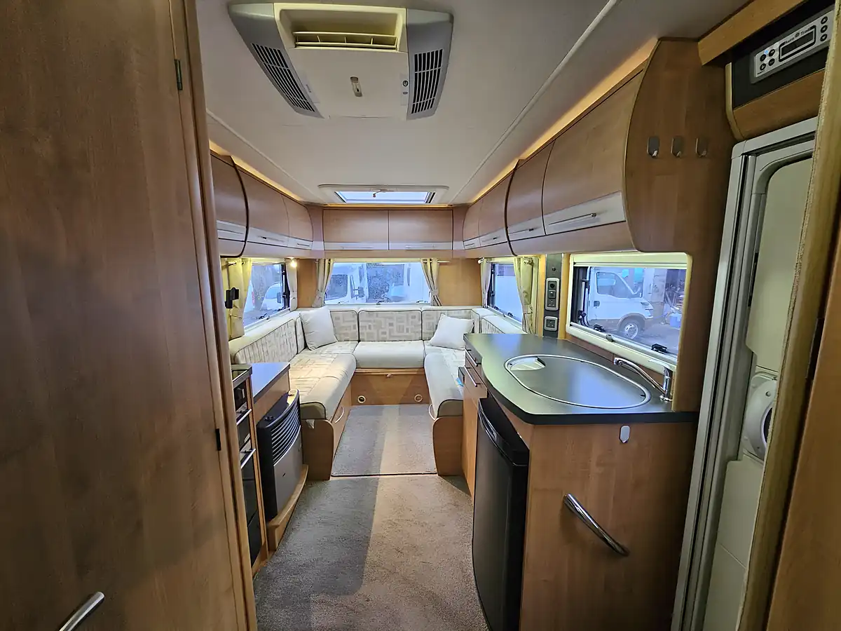 Used 2011 Auto-Trail Apache 634 4 Berth White - Interior and Exterior details 8