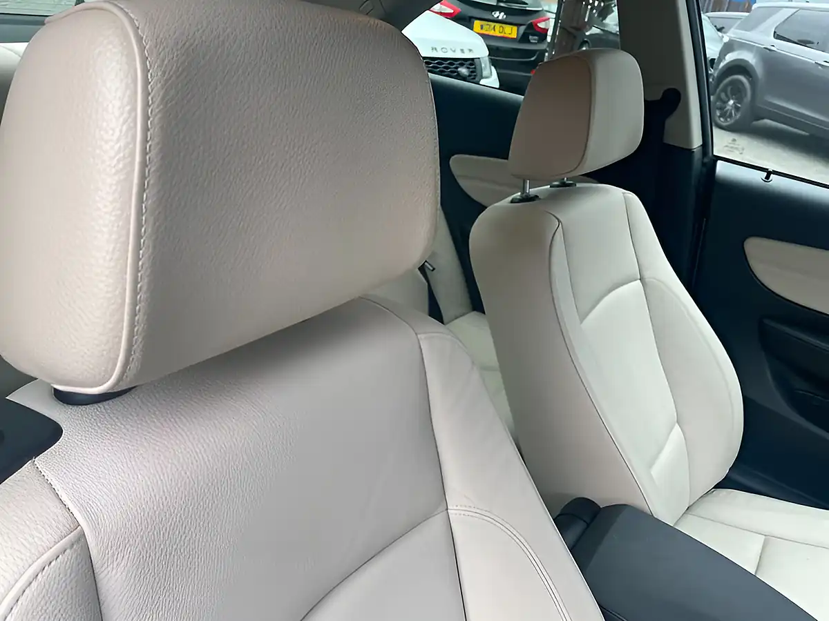 Used 2011 BMW 1 Series Se Silver - Interior and Exterior details 10