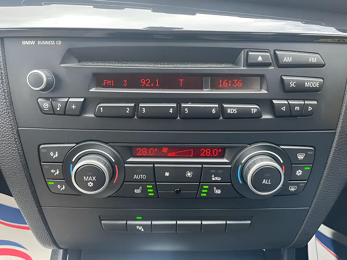 Used 2011 BMW 1 Series Se Silver - Interior and Exterior details 14