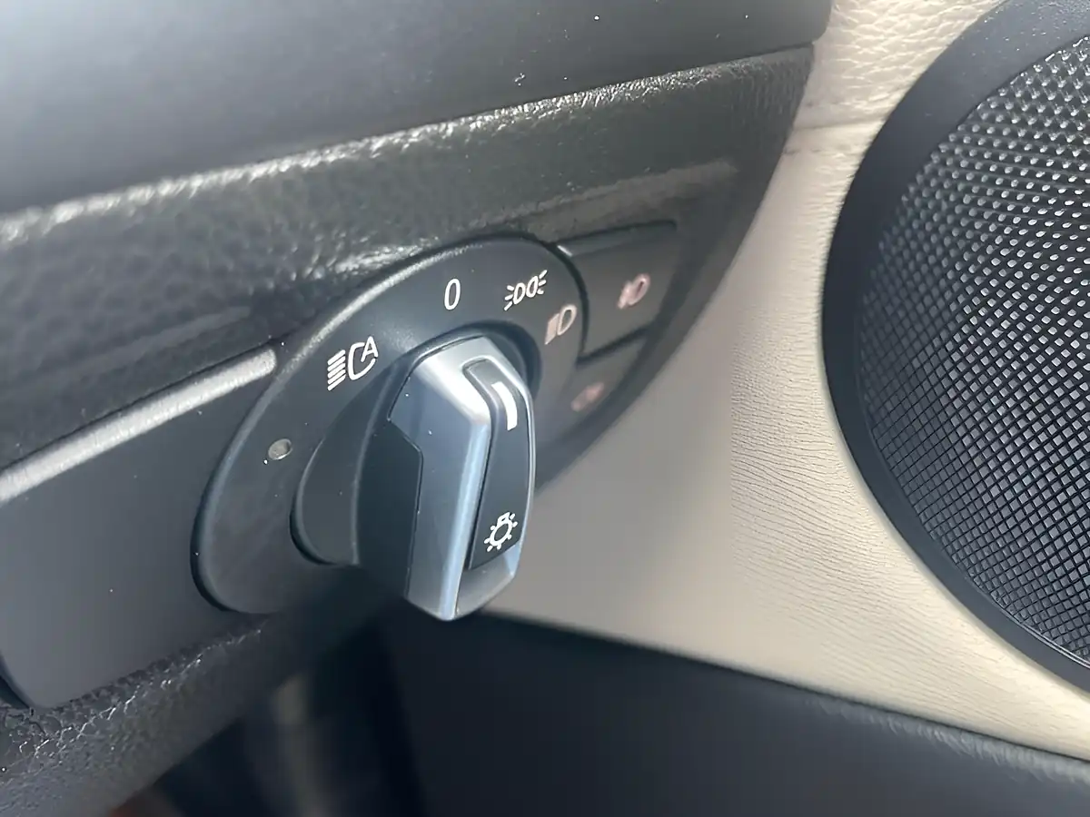 Used 2011 BMW 1 Series Se Silver - Interior and Exterior details 17