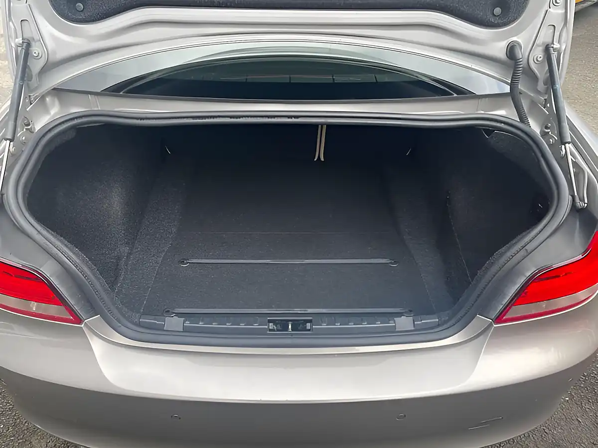 Used 2011 BMW 1 Series Se Silver - Interior and Exterior details 18