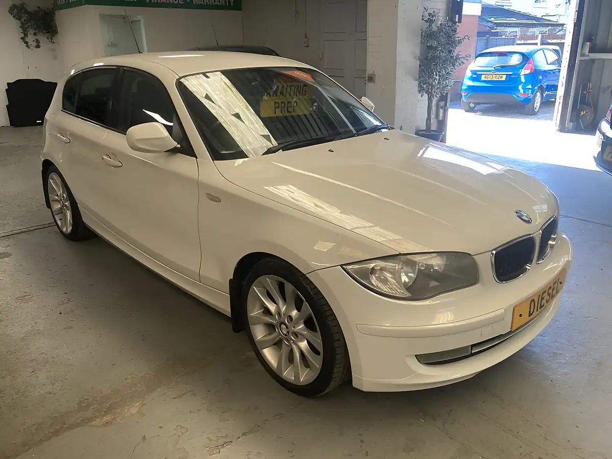 Used 2011 BMW 1 Series Sport White - Front View