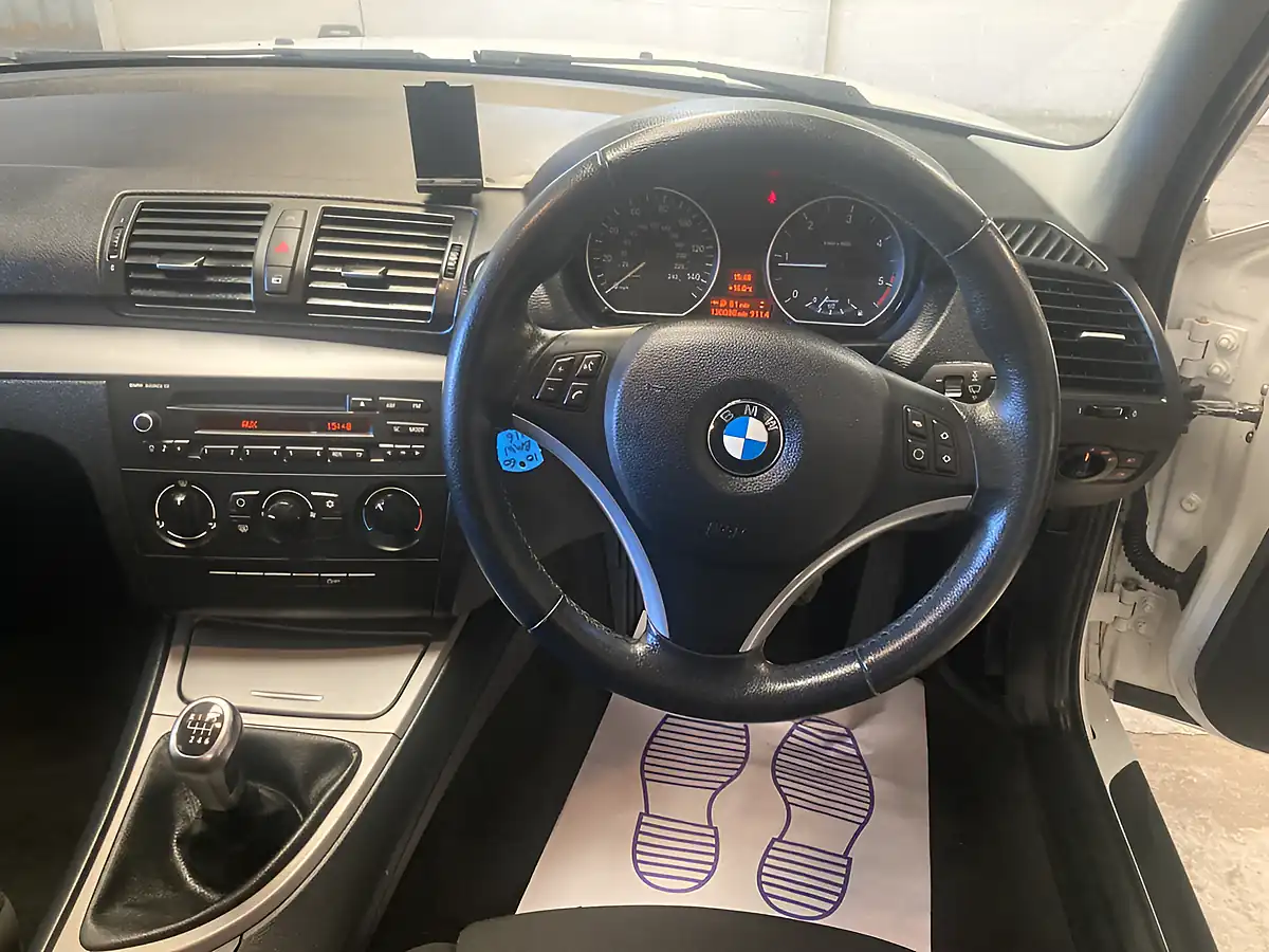 Used 2011 BMW 1 Series Sport White - Interior and Exterior details 7