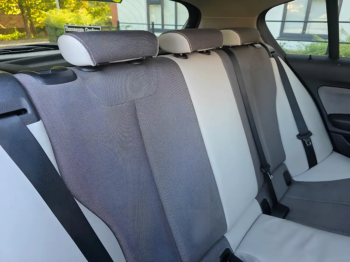 Used 2011 BMW 1 Series Urban Black - Interior and Exterior details 11