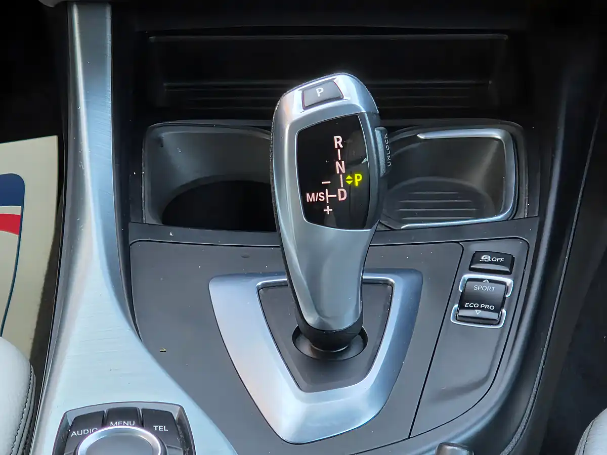 Used 2011 BMW 1 Series Urban Black - Interior and Exterior details 12