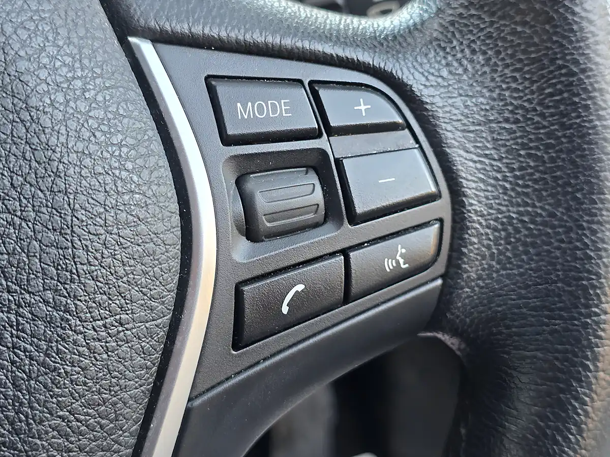 Used 2011 BMW 1 Series Urban Black - Interior and Exterior details 16
