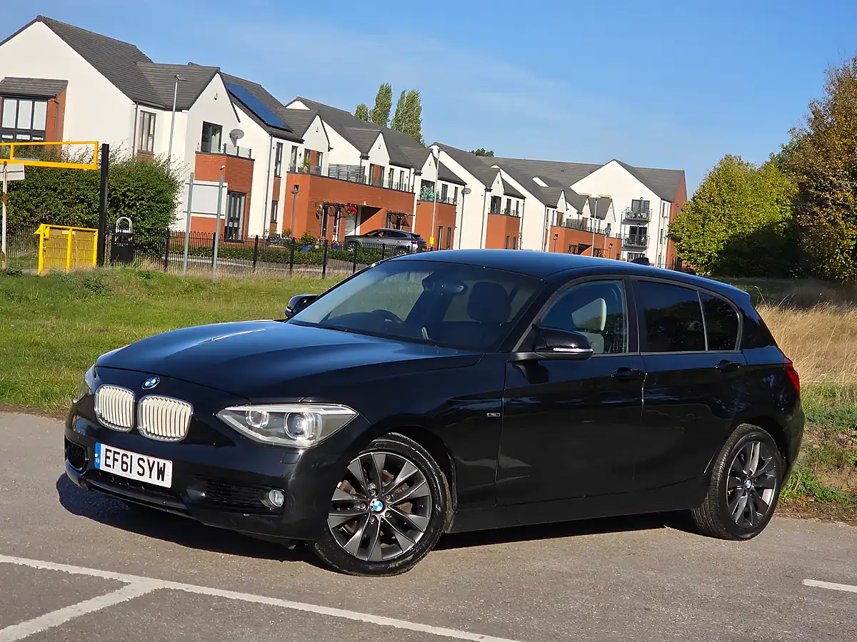Used 2011 BMW 1 Series Urban Black - Interior and Exterior details 3