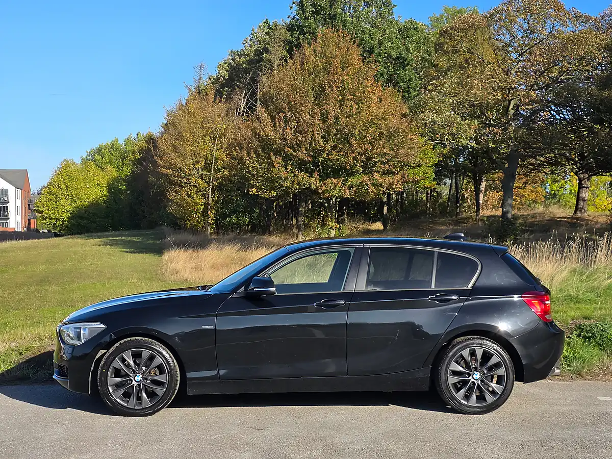 Used 2011 BMW 1 Series Urban Black - Interior and Exterior details 4