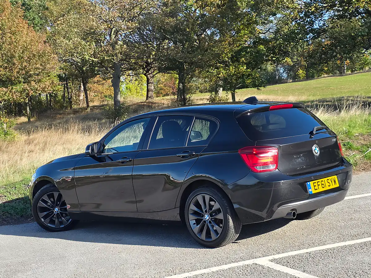 Used 2011 BMW 1 Series Urban Black - Interior and Exterior details 5