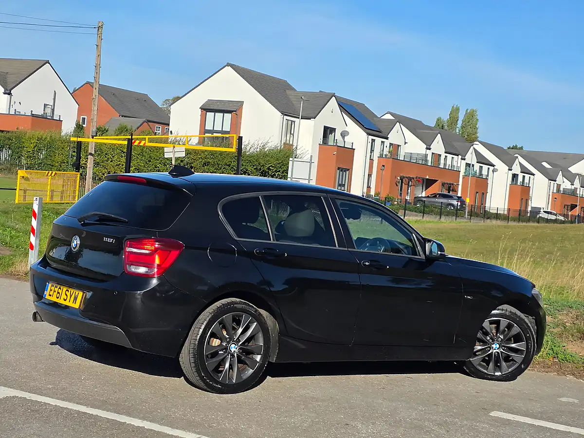 Used 2011 BMW 1 Series Urban Black - Interior and Exterior details 7