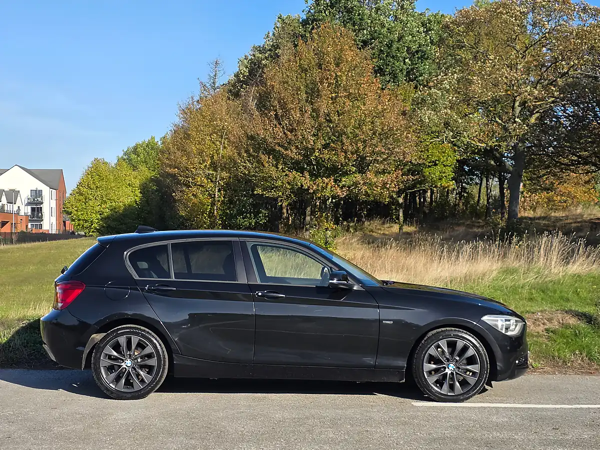 Used 2011 BMW 1 Series Urban Black - Interior and Exterior details 8