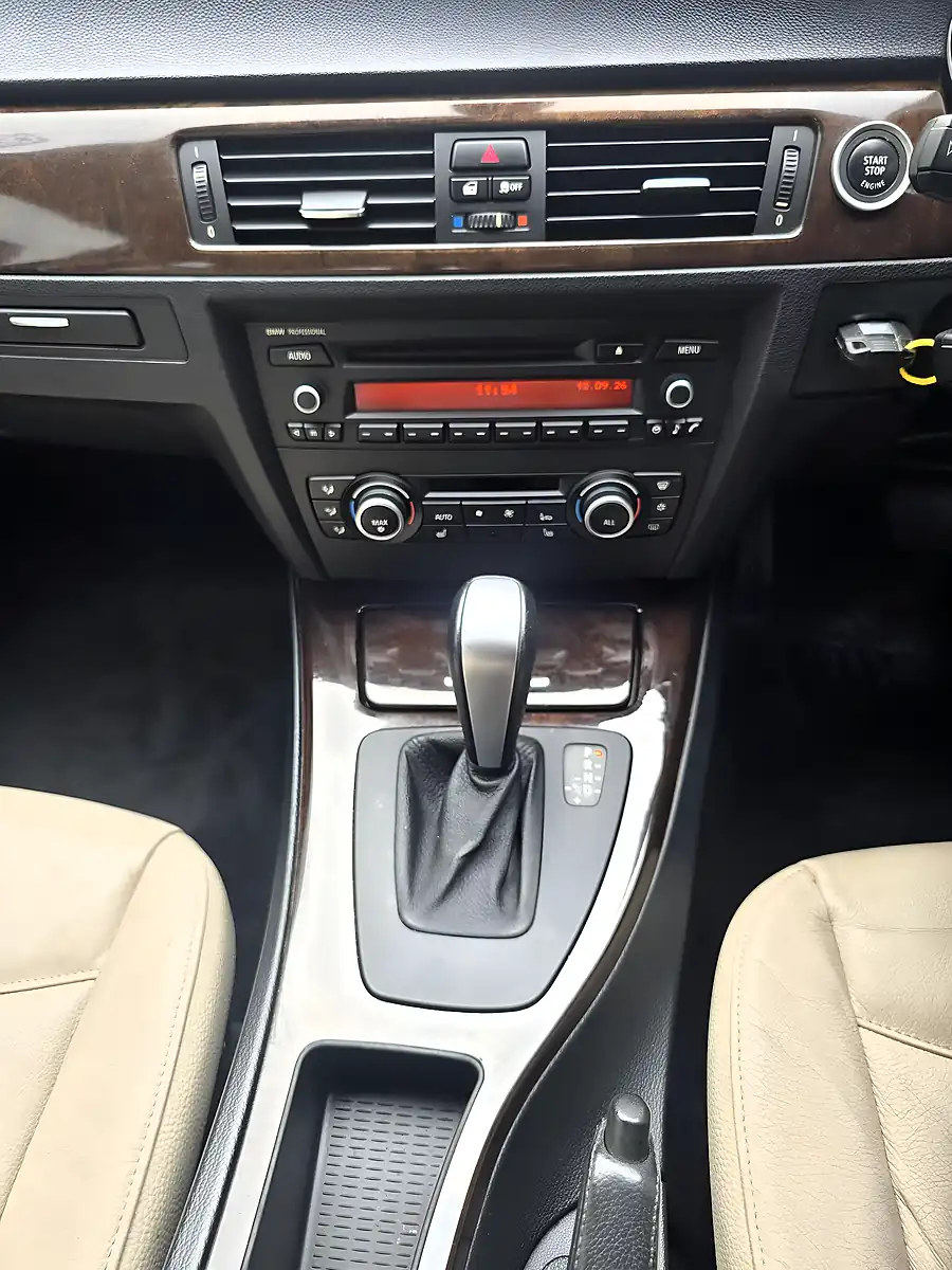 Used 2011 BMW 3 Series Se Blue - Interior and Exterior details 10