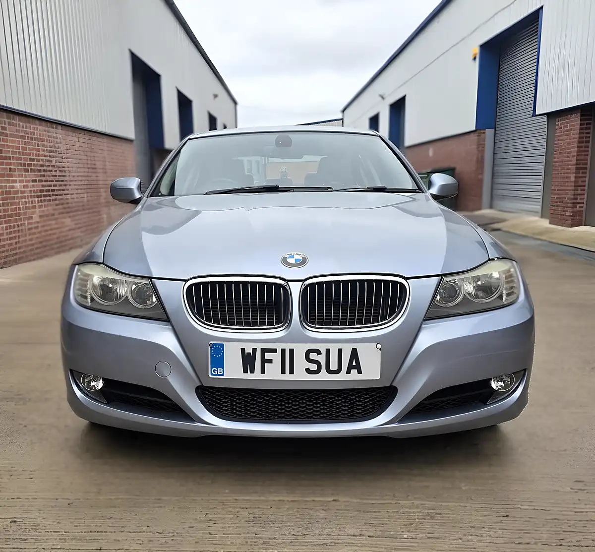 Used 2011 BMW 3 Series Se Blue - Interior and Exterior details 3