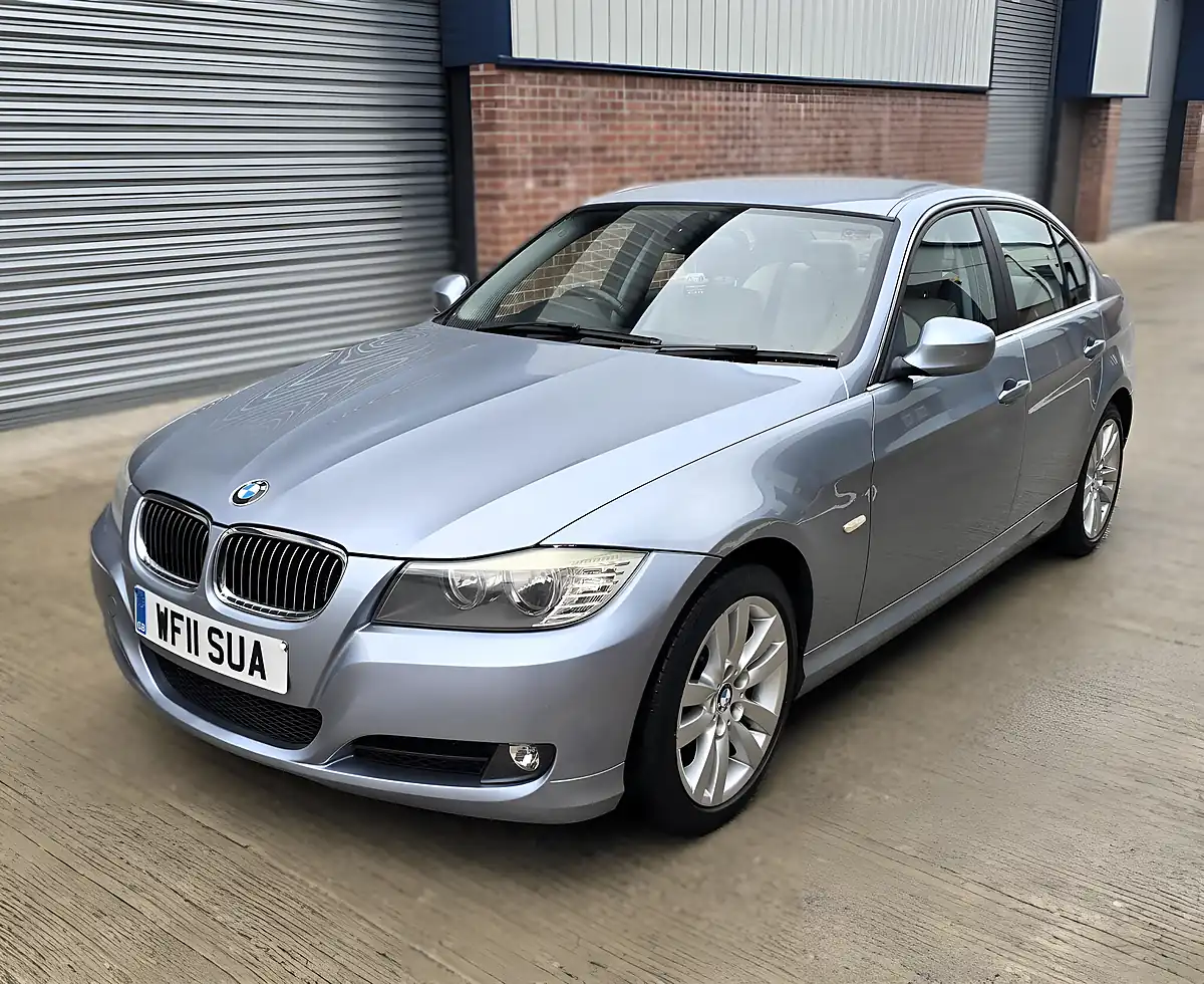 Used 2011 BMW 3 Series Se Blue - Interior and Exterior details 4