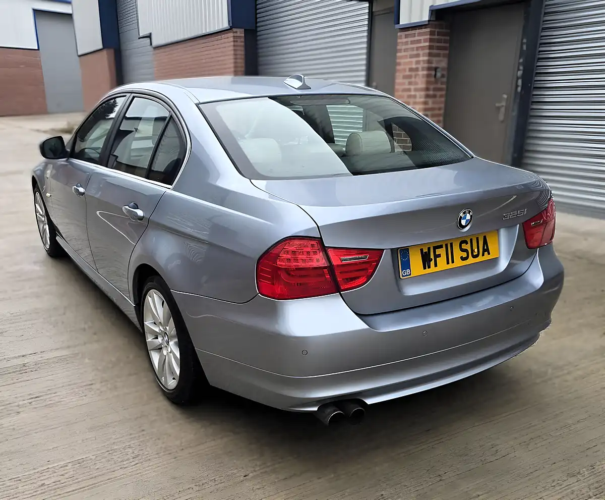 Used 2011 BMW 3 Series Se Blue - Interior and Exterior details 5