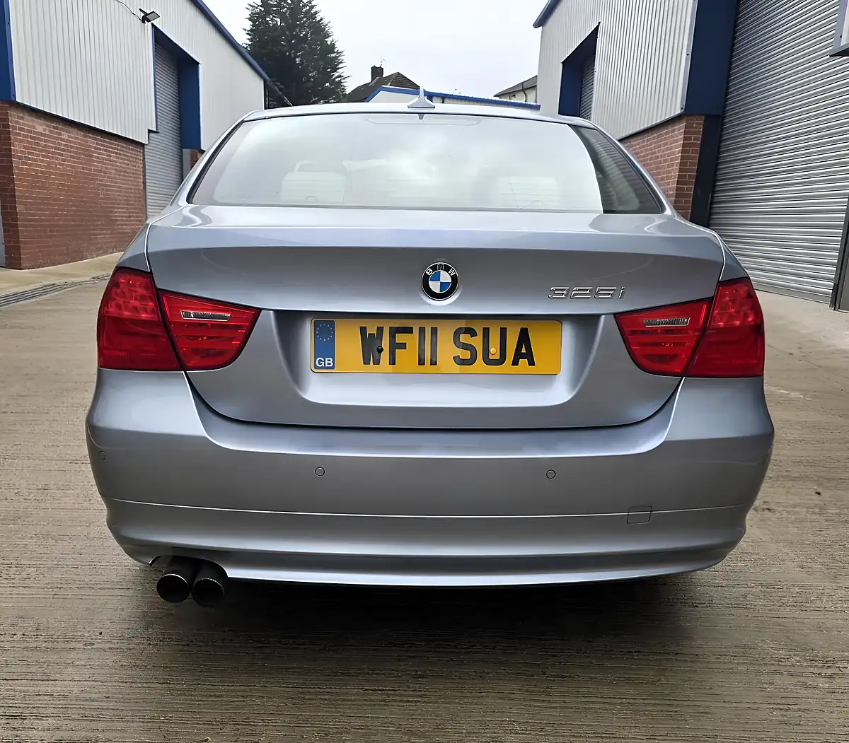 Used 2011 BMW 3 Series Se Blue - Interior and Exterior details 7