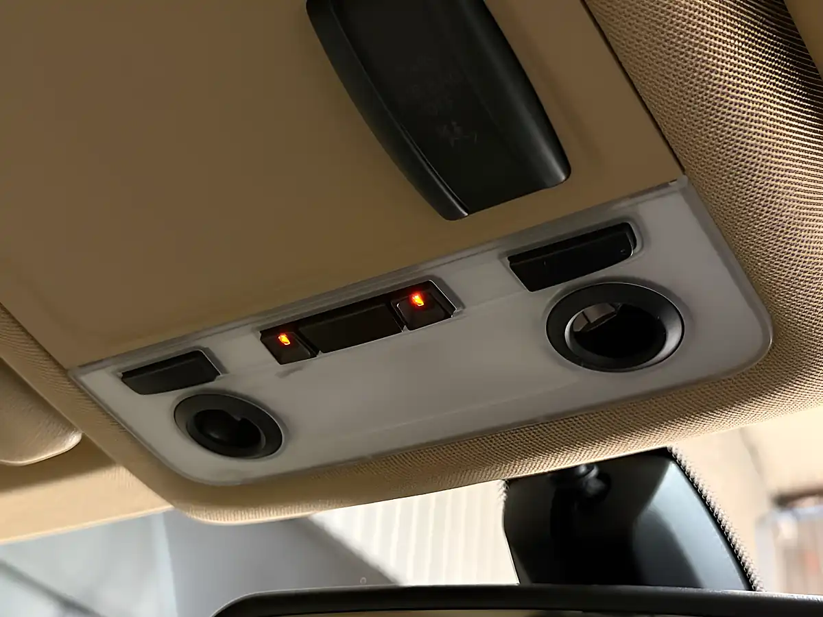 Used 2011 BMW 3 Series Se Blue - Interior and Exterior details 15