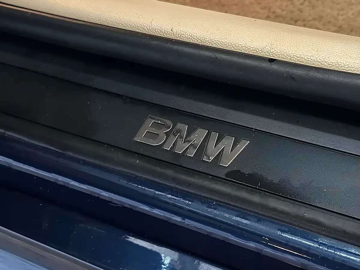 Used 2011 BMW 3 Series Se Blue - Interior and Exterior details 17