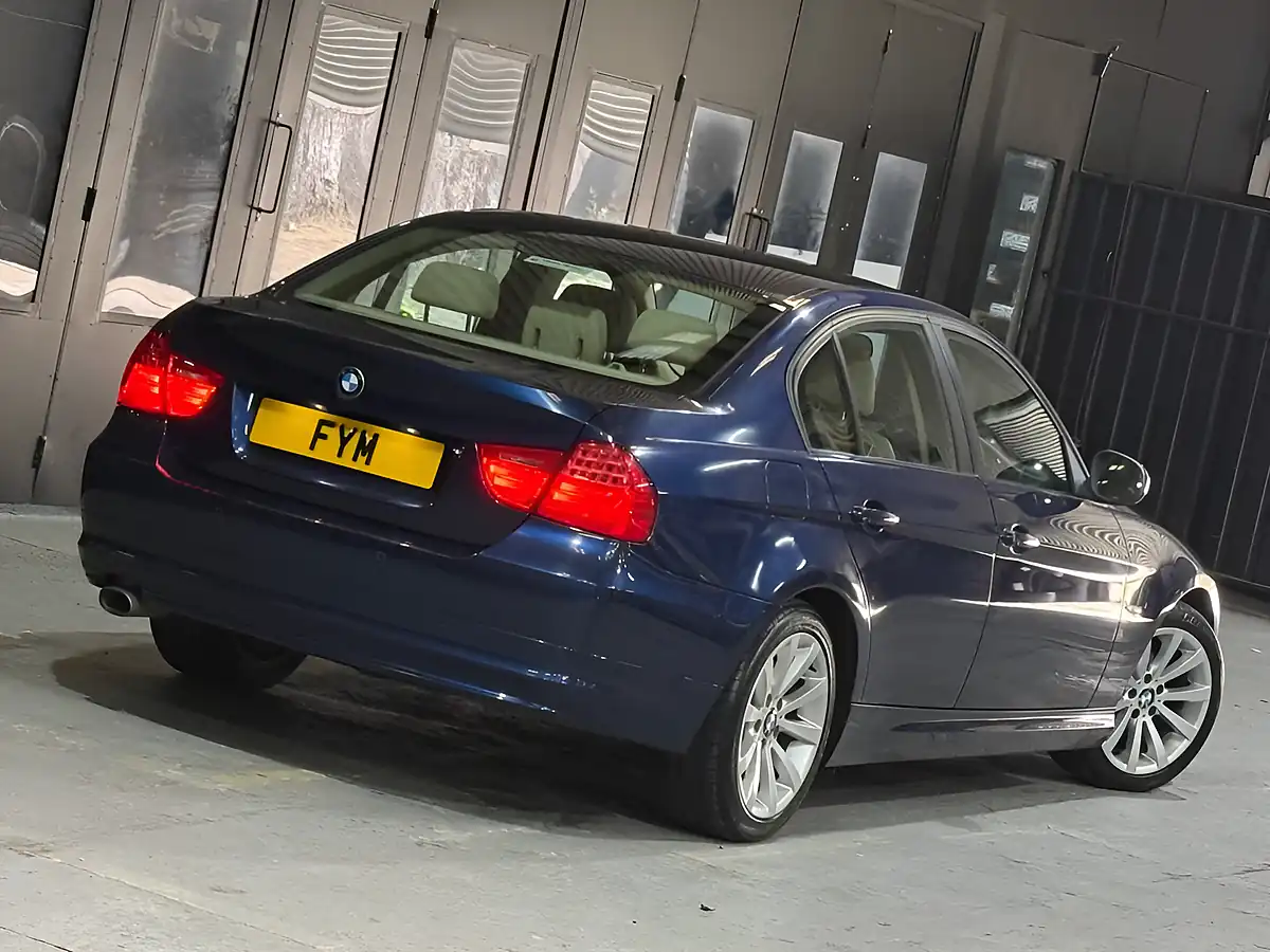 Used 2011 BMW 3 Series Se Blue - Interior and Exterior details 20