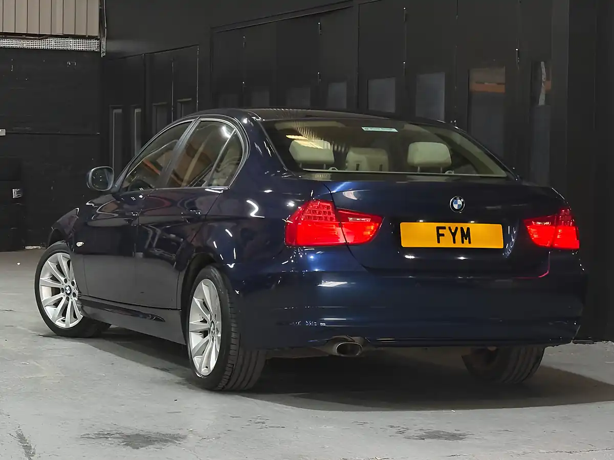 Used 2011 BMW 3 Series Se Blue - Interior and Exterior details 5