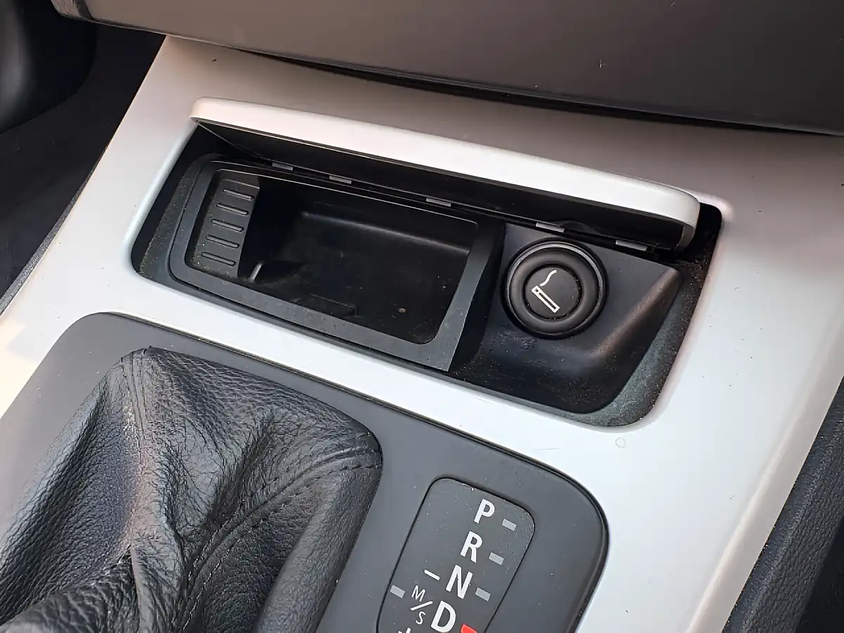 Used 2011 BMW 3 Series Se Bronze - Interior and Exterior details 14