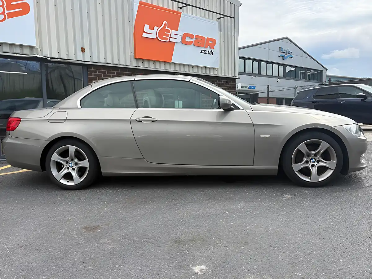 Used 2011 BMW 3 Series Se Bronze - Interior and Exterior details 19