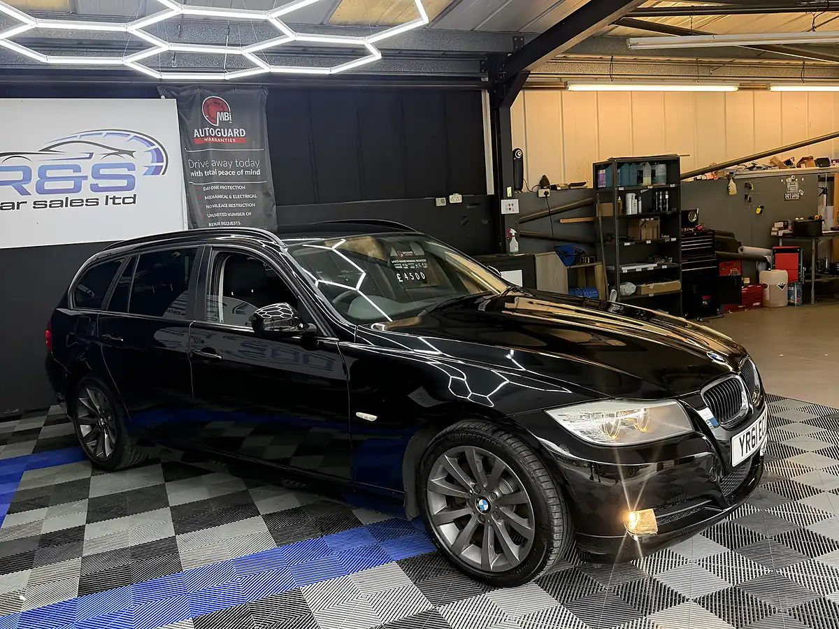 Used 2011 BMW 3 Series Se Touring Black - Interior and Exterior details 12