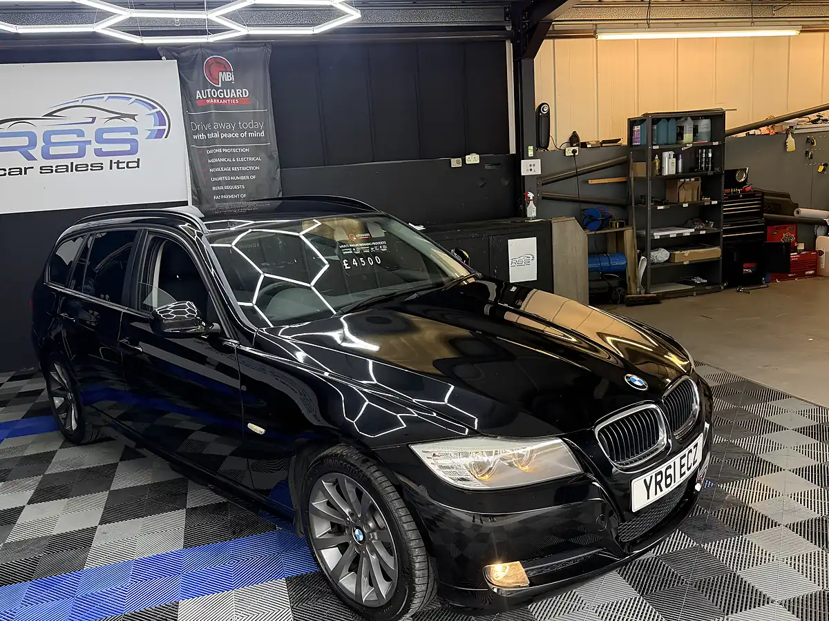 Used 2011 BMW 3 Series Se Touring Black - Interior and Exterior details 13