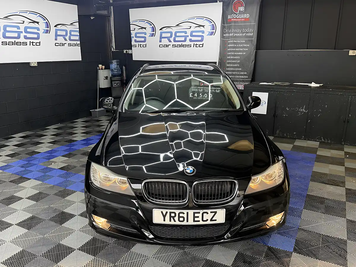 Used 2011 BMW 3 Series Se Touring Black - Interior and Exterior details 14