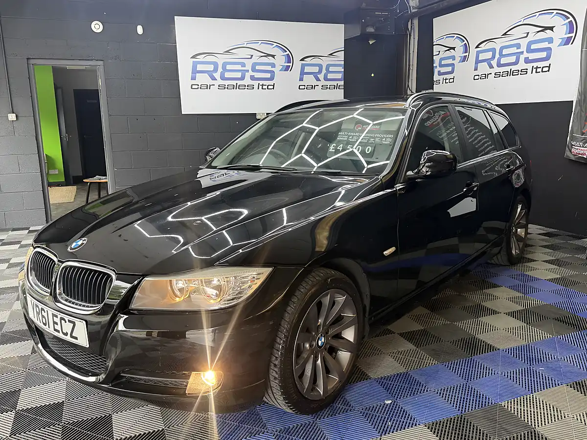 Used 2011 BMW 3 Series Se Touring Black - Interior and Exterior details 16