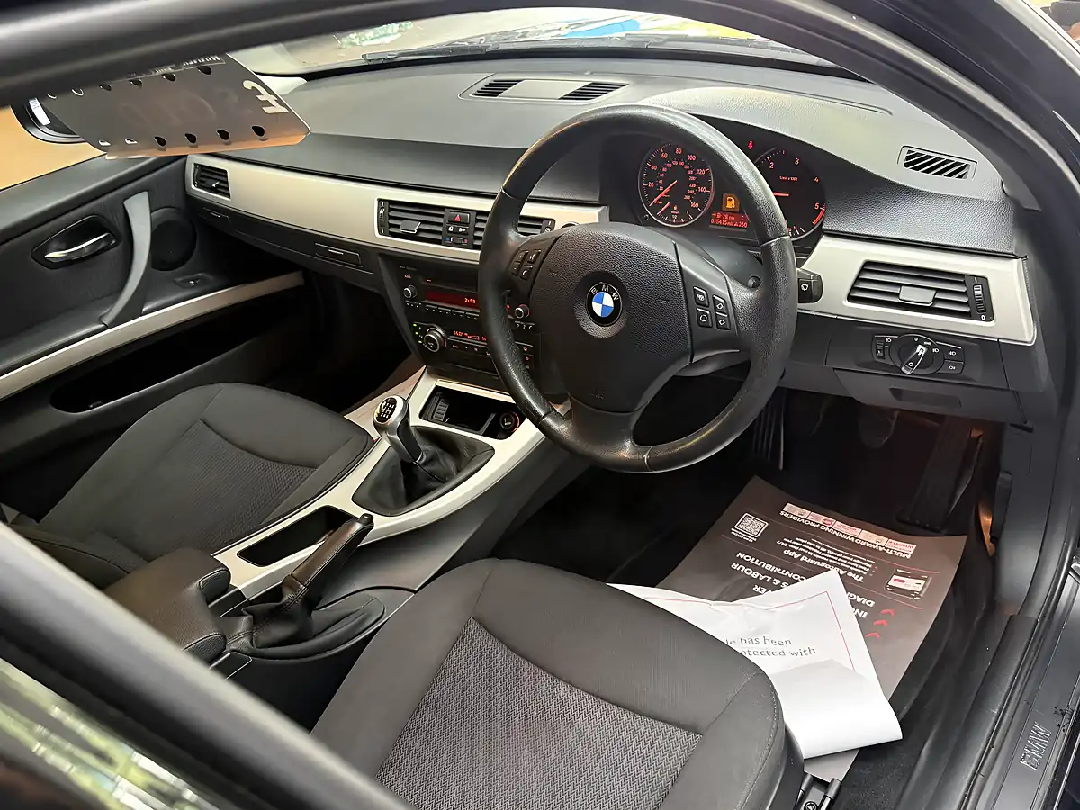 Used 2011 BMW 3 Series Se Touring Black - Interior and Exterior details 19