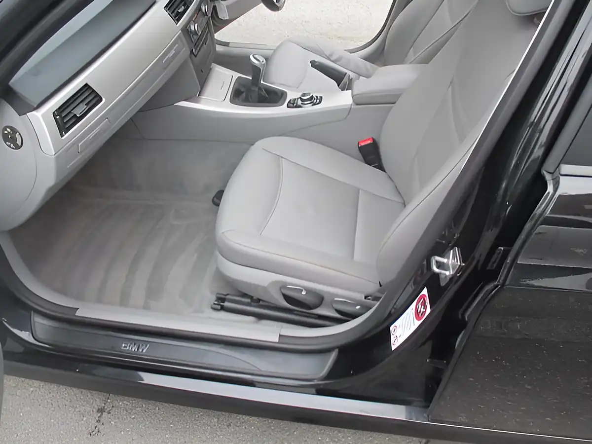 Used 2011 BMW 320d Efficientdynamics S Black - Interior and Exterior details 10