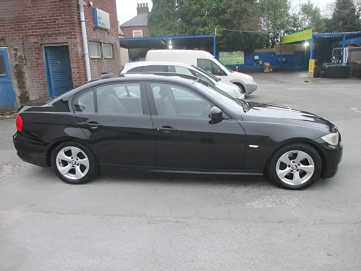 Used 2011 BMW 320d Efficientdynamics S Black - Interior and Exterior details 4