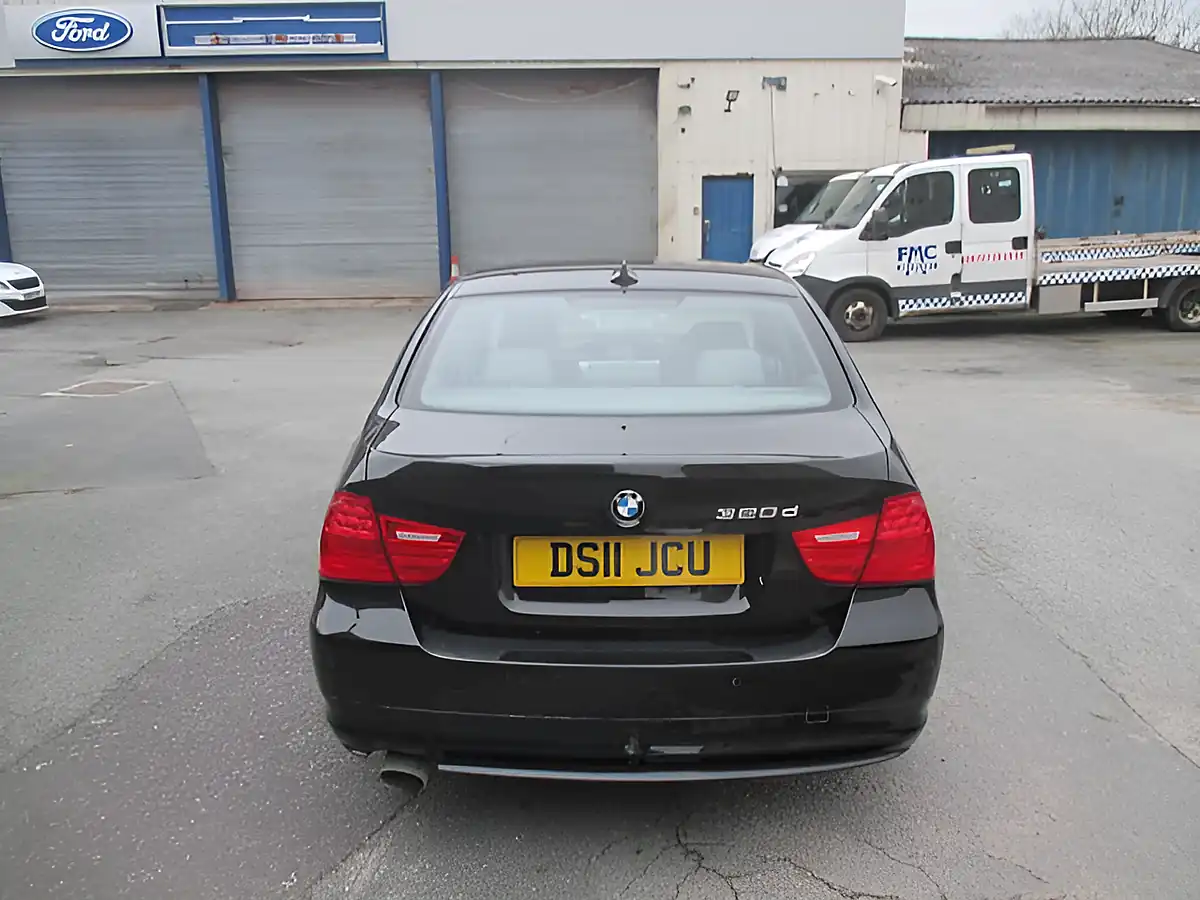Used 2011 BMW 320d Efficientdynamics S Black - Interior and Exterior details 5