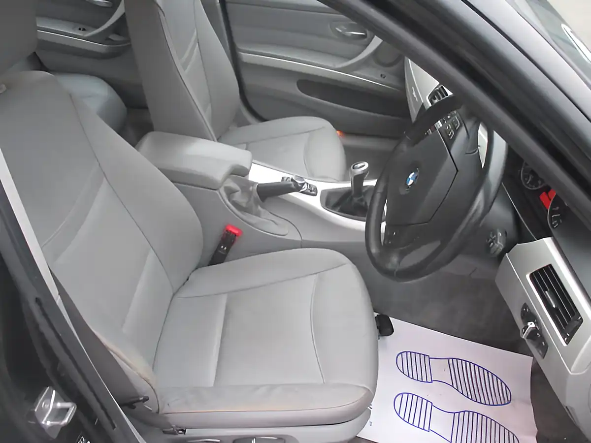 Used 2011 BMW 320d Efficientdynamics S Black - Interior and Exterior details 8
