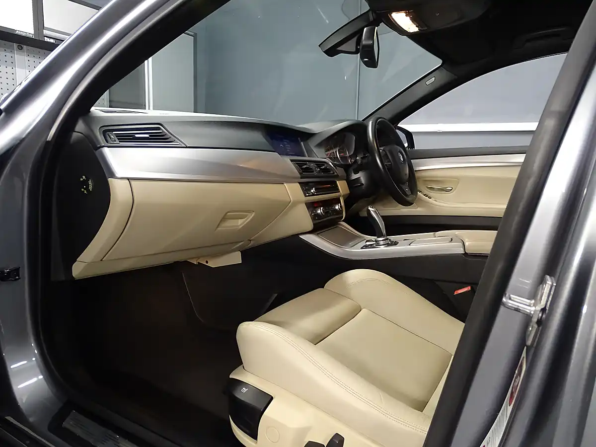 Used 2011 BMW 5 Series M Sport Grey - Interior and Exterior details 13