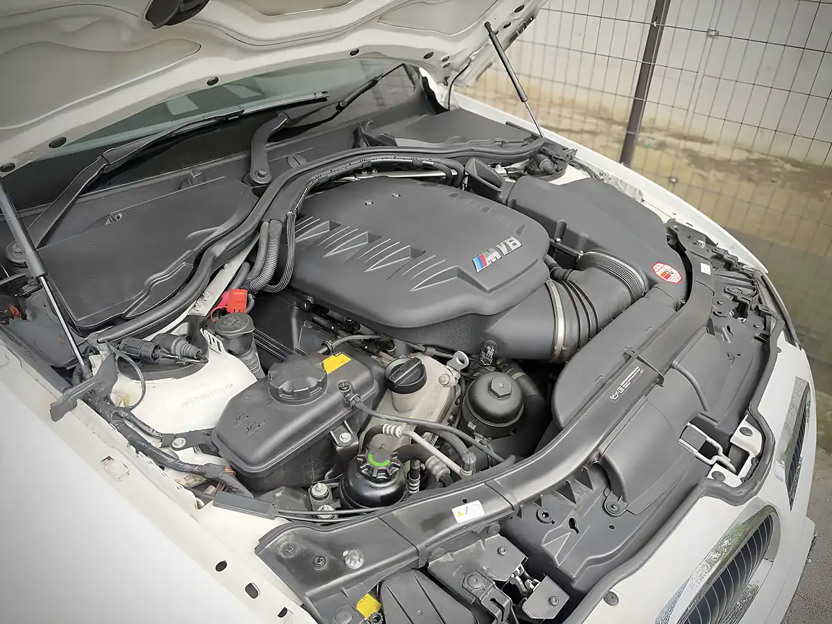 Used 2011 BMW M3 E90 Alpine White - Interior and Exterior details 19