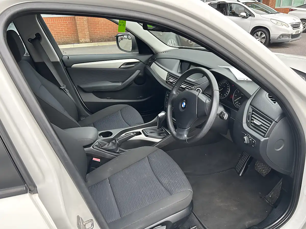 Used 2011 BMW X1 S Drive White - Interior and Exterior details 3