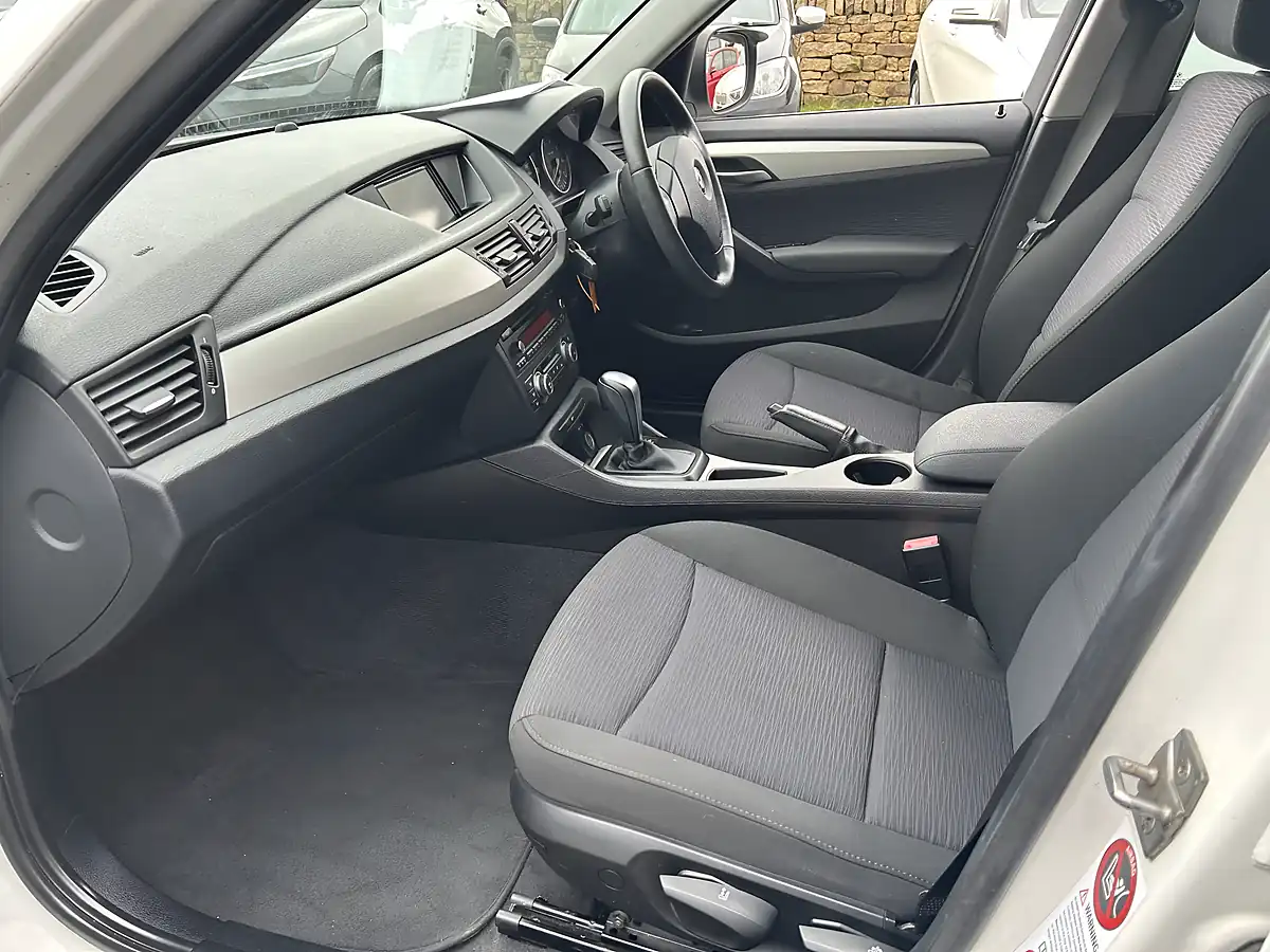 Used 2011 BMW X1 S Drive White - Interior and Exterior details 4