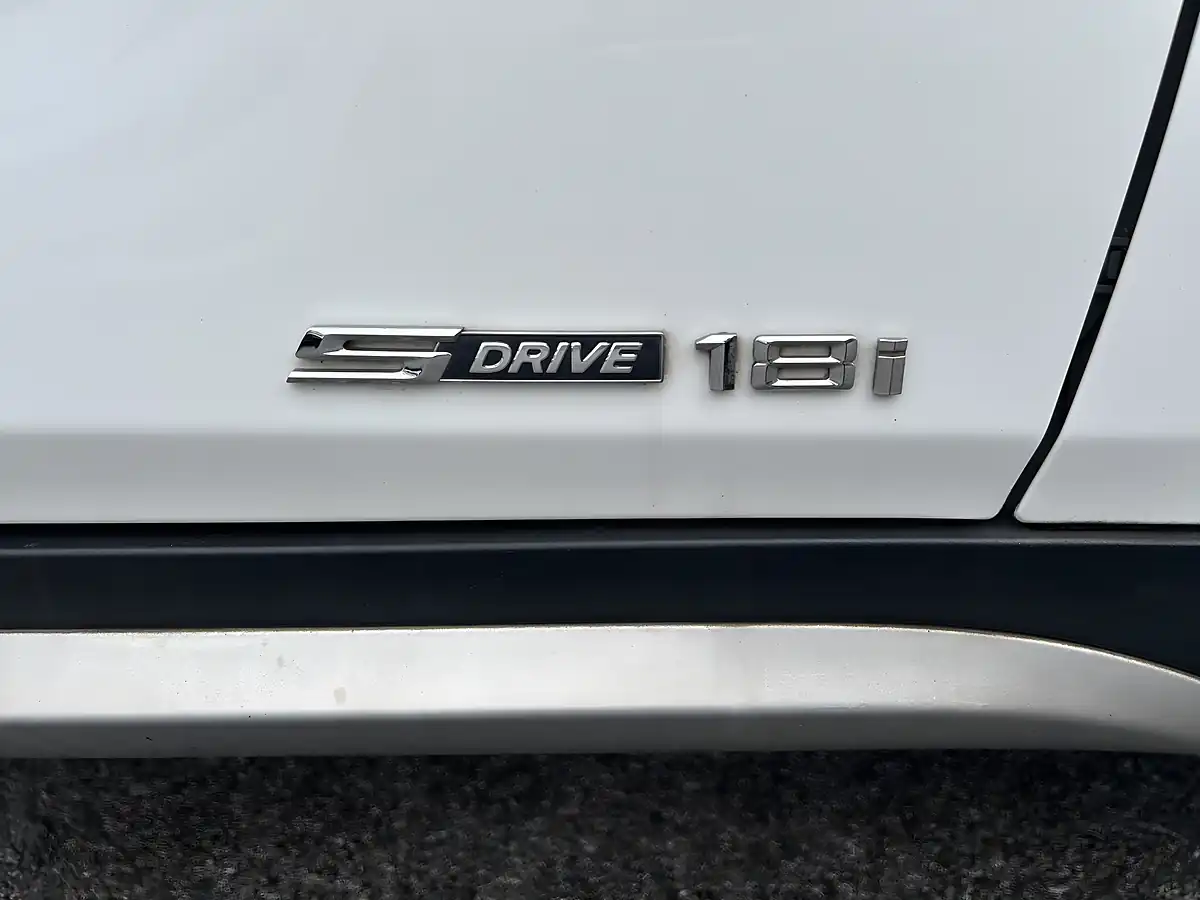 Used 2011 BMW X1 S Drive White - Interior and Exterior details 7